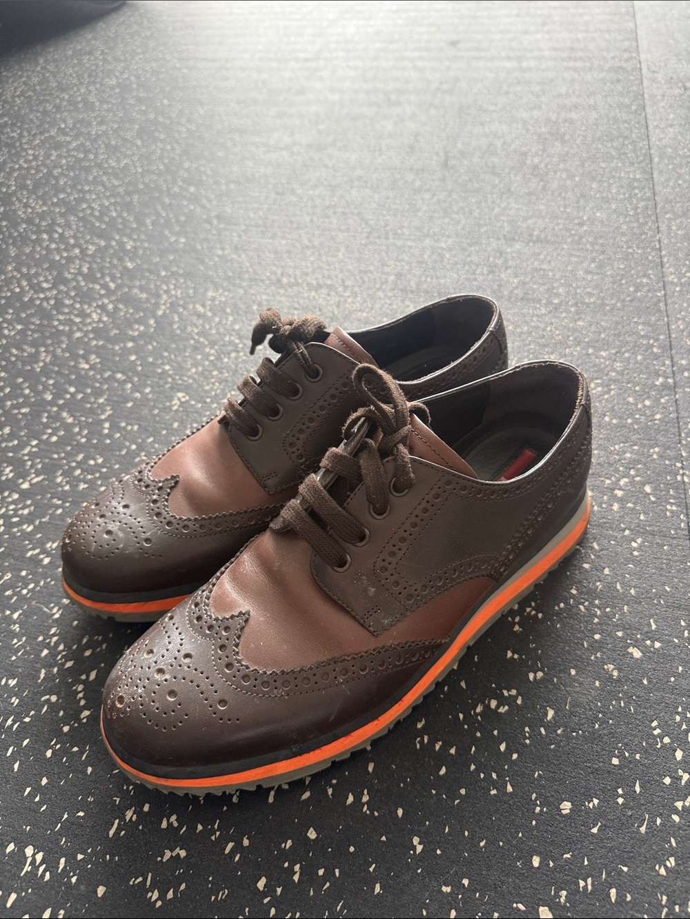 prada Men's Brown Wingtip Golf Shoes with Orange Trim